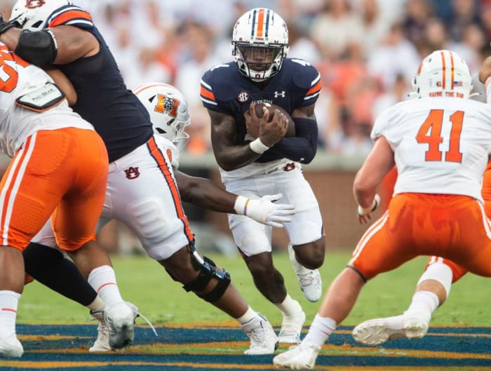 Auburn Tigers running back Tank Bigsby (4) runs the ball as Auburn Tigers take on Mercer Bears at Jordan-Hare Stadium in Auburn, Ala., on Saturday, Sept. 3, 2022.